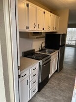 Building Photo - 200 Thistlewood Ave