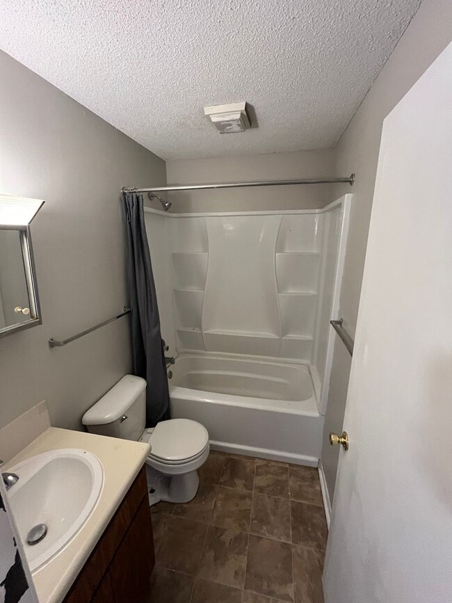 Building Photo - One bedroom apartment