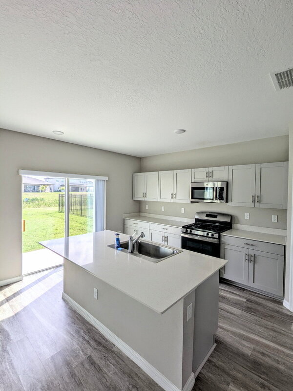 Building Photo - 13089 Oak Hill Way