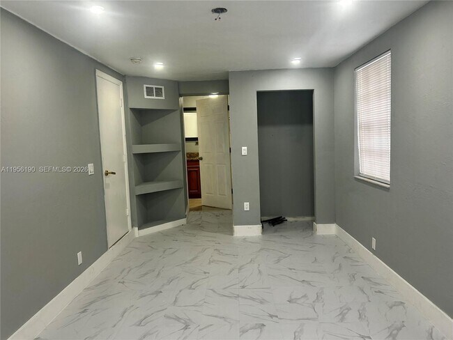 Building Photo - 3720 SW 32 Ave