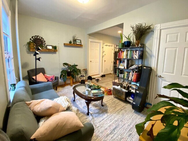 Building Photo - Mission Hill Modern 4bed / 2bath with laundry in unit- available September 2026