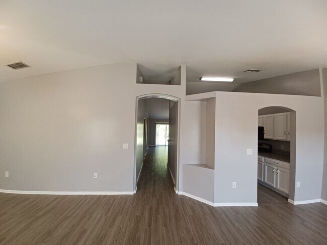 Building Photo - 2720 Soaring Hawk Dr