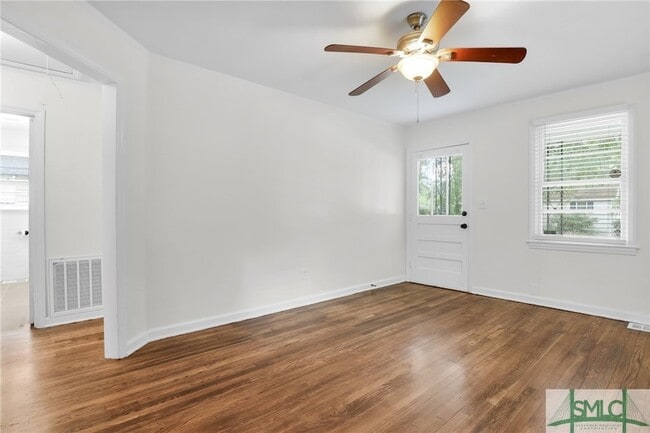 Building Photo - 1305 E 71st St