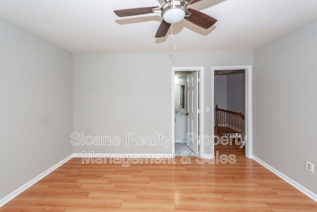 Building Photo - 854 Colony Dr