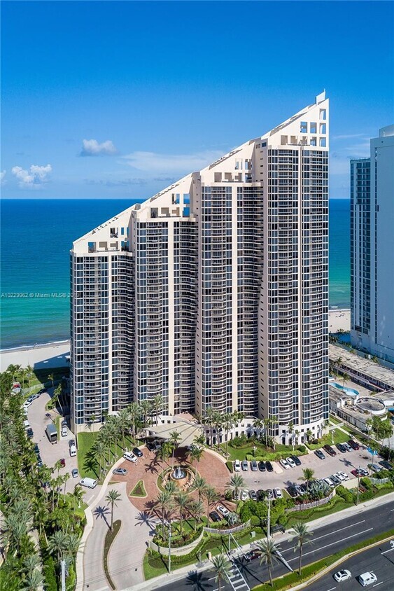 The Pinnacle Sunny Isles Beach - 17555 Collins Ave