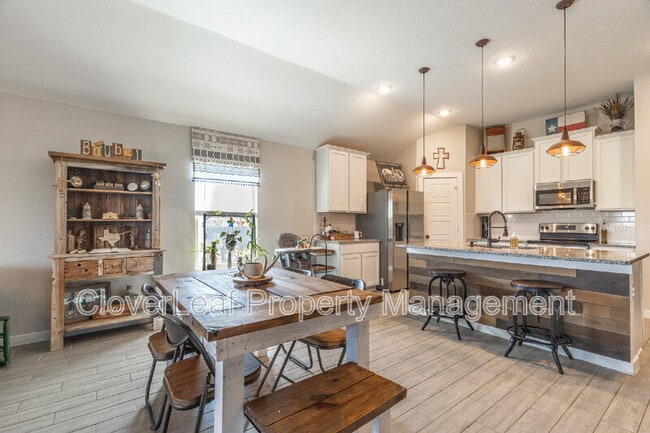 Building Photo - 804 Shrike Ln