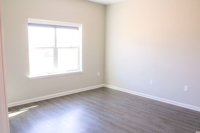 Building Photo - 3281 Redhawk St