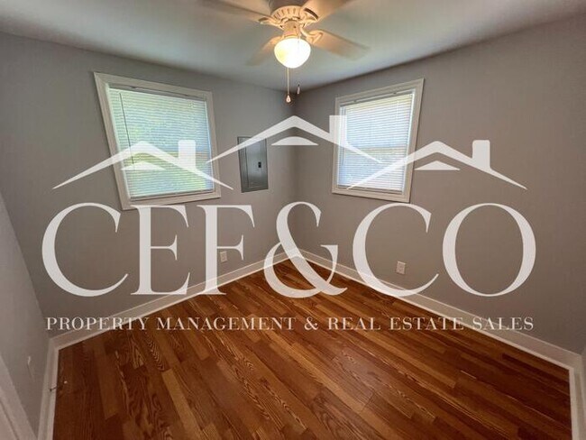 Building Photo - Cozy 2 bedroom 1 bathroom home now available in Moore