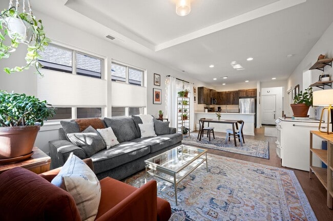 Building Photo - Beautiful Home with Modern Comforts