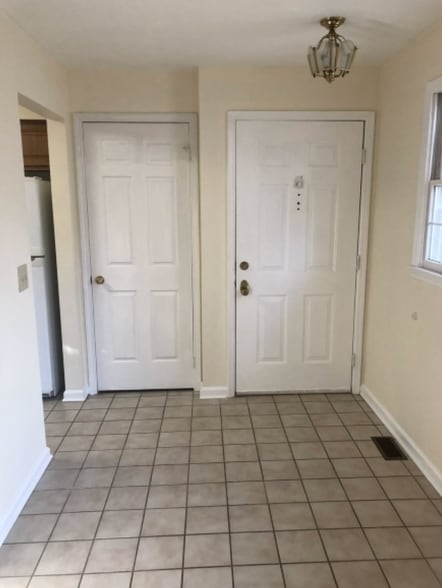 Building Photo - 217 Alexandria Way