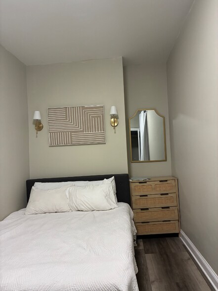 Building Photo - 118 N Mozart St