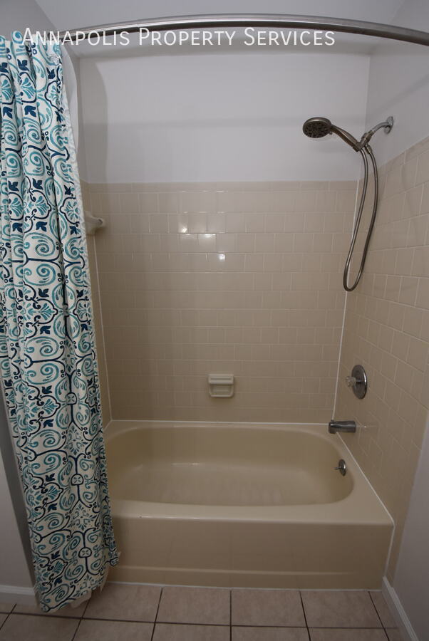 Building Photo - 518 Bay Dale Ct