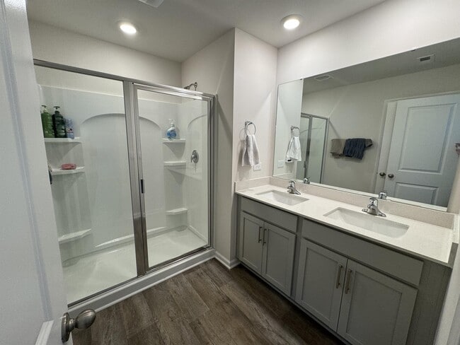 Building Photo - 4109 Laurel Rdg Dr