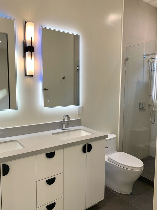 Building Photo - Bright, Modern & Beautiful – 3BR Home in M...