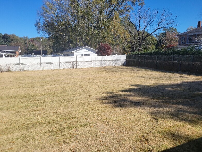 Building Photo - 123 Legette St