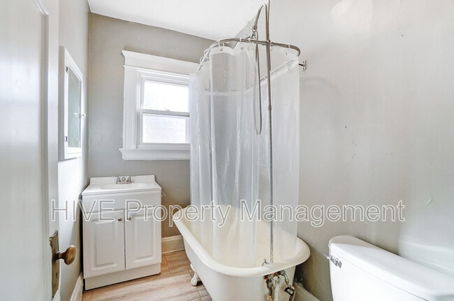 Building Photo - 3640 Besuden Ct