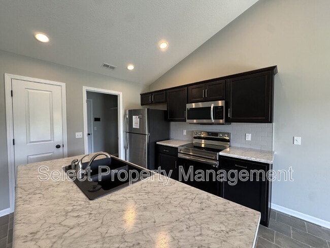 Building Photo - 390 Zebulon Cv