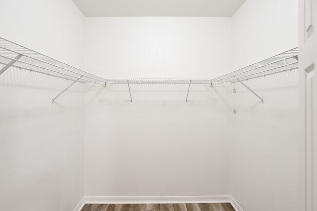 Building Photo - 436 NW 50th Blvd. (Monticello at Millpond)