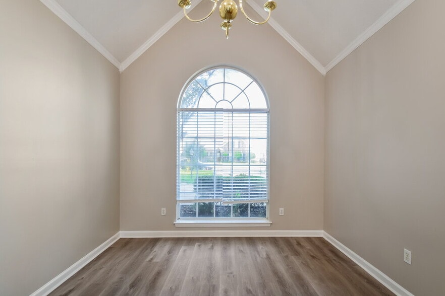 Building Photo - 2829 Russum Dr