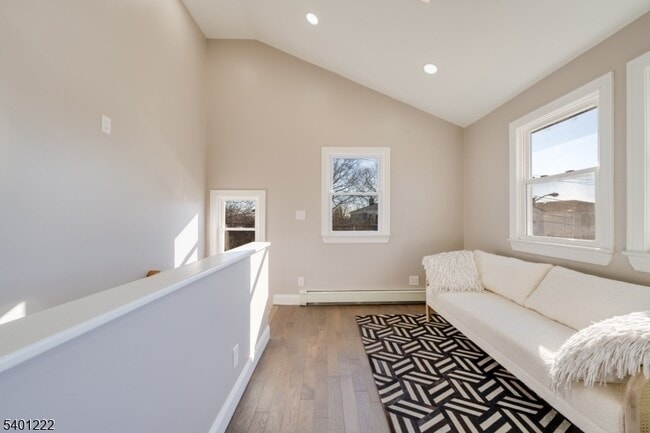 Building Photo - 21 Lombardy Pl