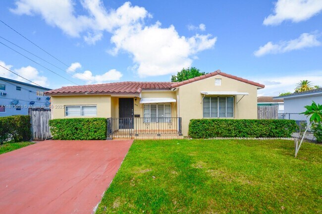 Primary Photo - 225 NW 14th Ave