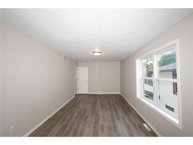 Building Photo - 2331 N Sheridan Ave