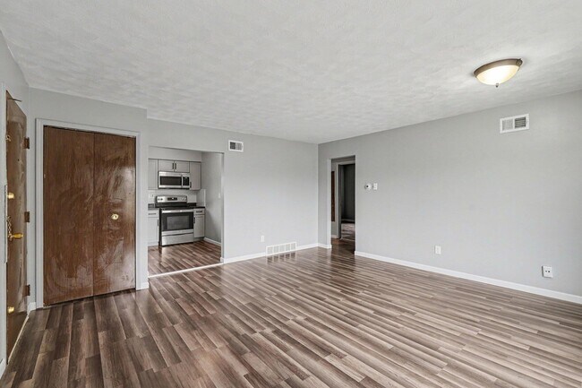 Building Photo - 25325 Shiawassee Cir