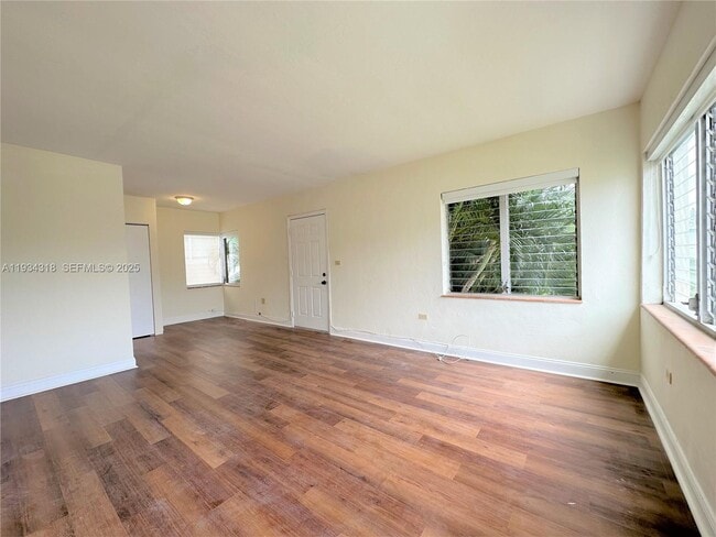 Building Photo - 1920 Biarritz Dr