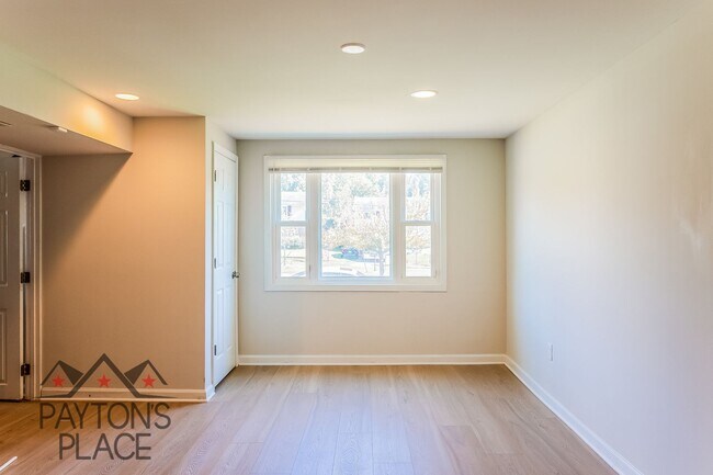 Building Photo - Spacious Single Family home with Huge Backyard and Parking