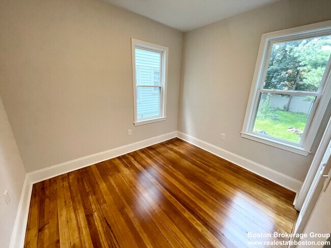 Building Photo - 26 Taft St