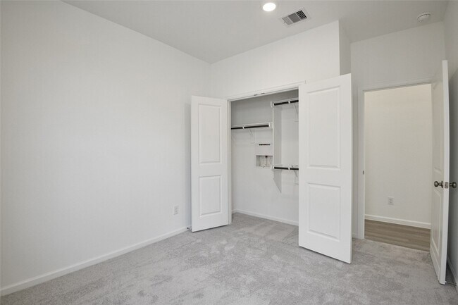 Building Photo - 28820 Bobcat Run Dr