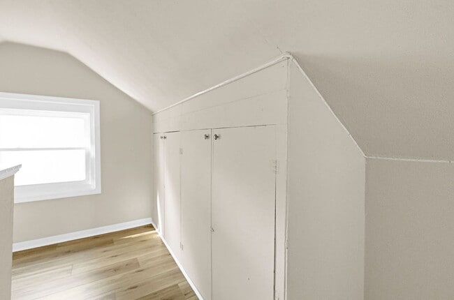 Building Photo - 3BR Cottage with Large Backyard, Garage and a Basement!