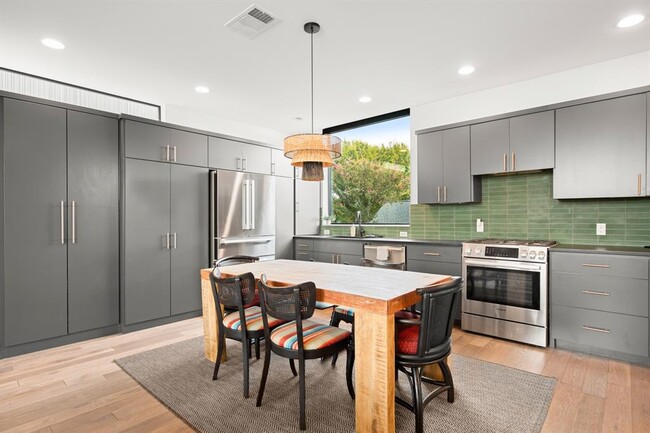 Primary Photo - 3406 E 17th St