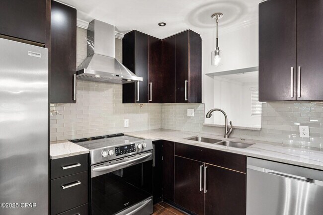 Building Photo - 1528 Oak Ave