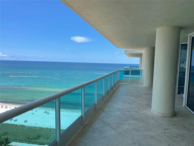 Building Photo - 5025 Collins Ave