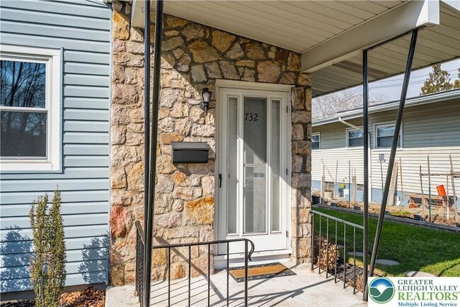 Building Photo - 732 N St Lucas St