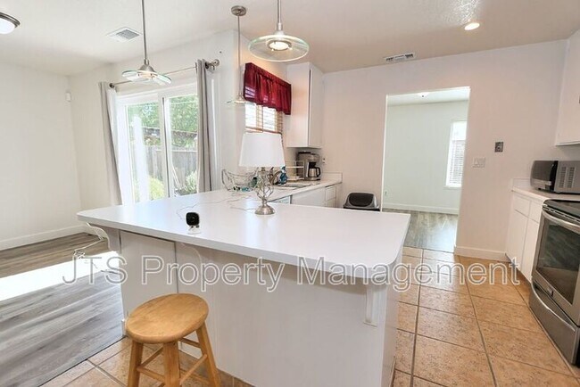 Building Photo - 6069 Kingwood Cir