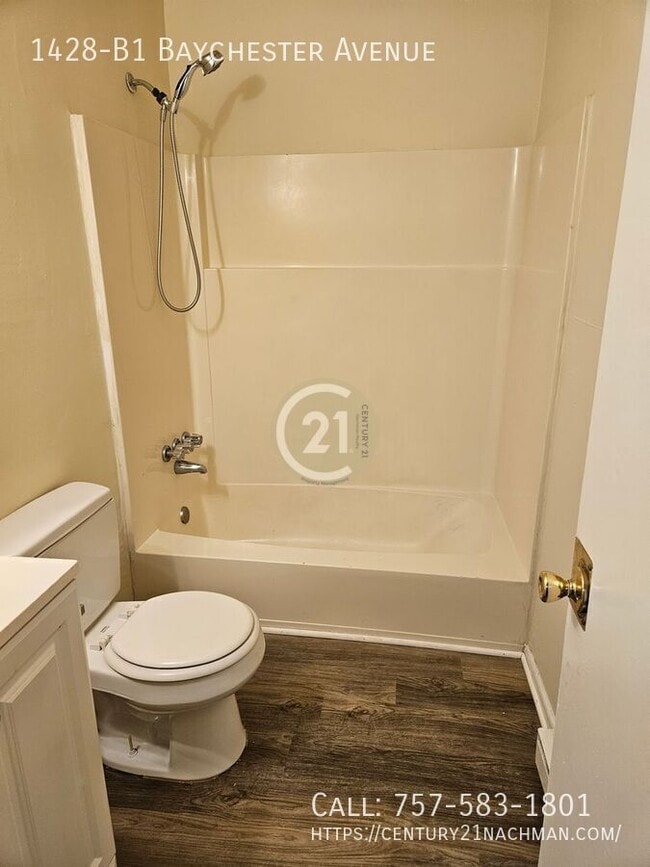 Building Photo - 1428 Baychester Ave