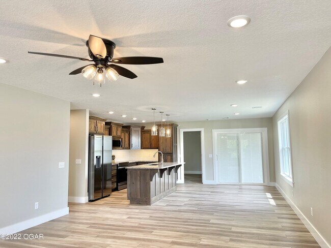 Building Photo - 1927 N St Louis Ave