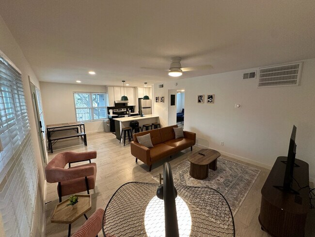 Building Photo - 1317 Newning Ave