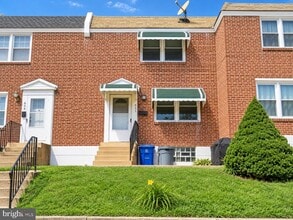 Building Photo - 611 Green Ln