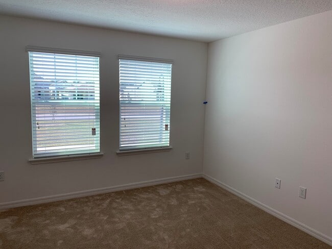 Building Photo - Spacious 4 Bedroom House - Oakland Trails