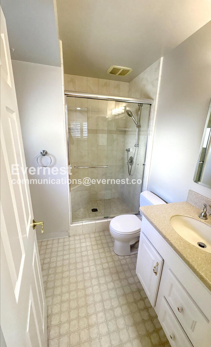 Building Photo - 736 Durshire Way
