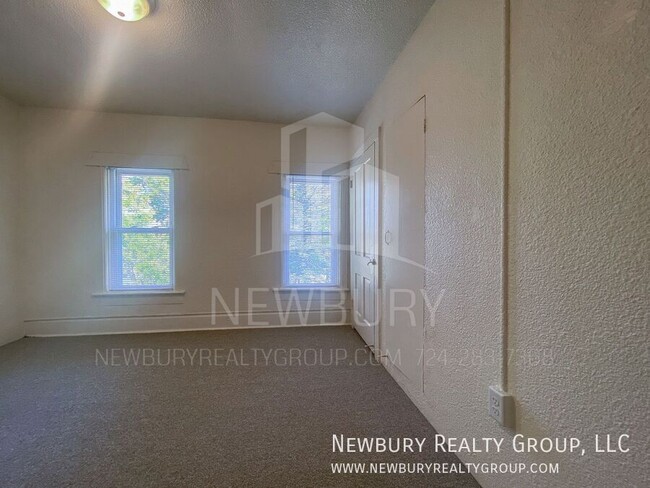 Building Photo - Charming Two-Bedroom Townhouse-Style Apart...