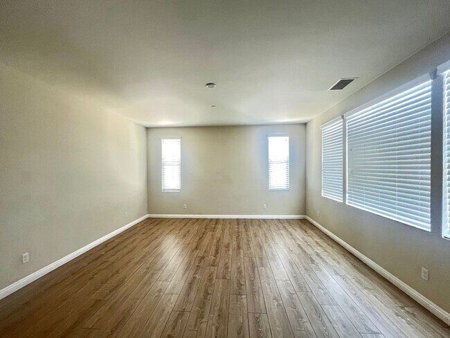 Building Photo - Beautiful San Dimas Home in Gated Community