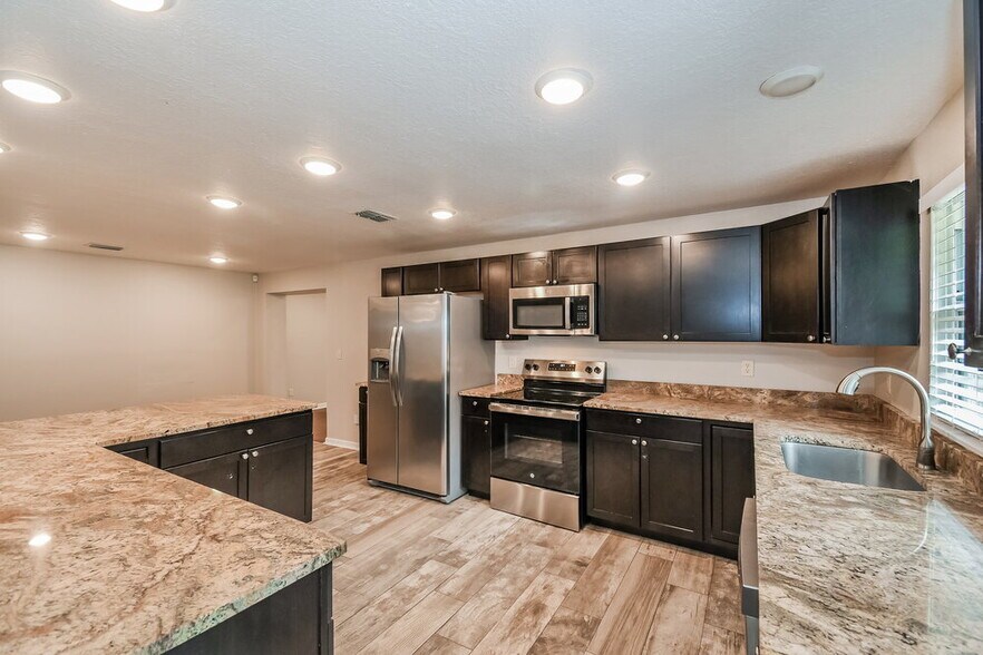Building Photo - 8109 Grampell Dr