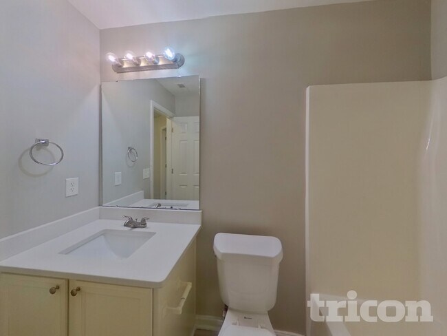 Building Photo - 175 Chesterbrook Ln