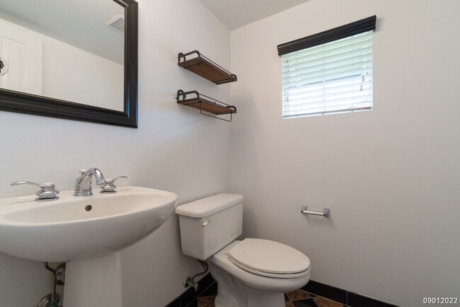 Building Photo - 4BR/ 2.5BA/ 3PKG/ 30 PV panels in Ocean Po...