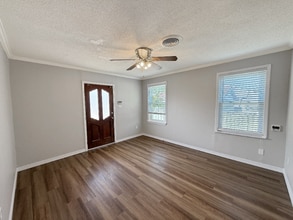 Building Photo - 911 Central Ave