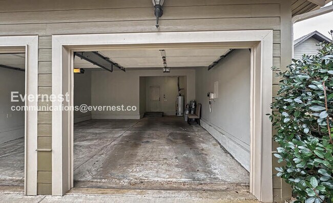 Building Photo - 2067 Ross Park Way